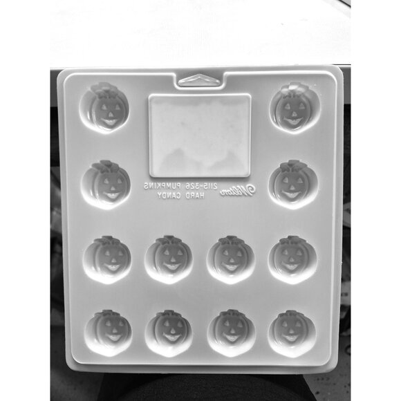 Wilton Candy Maker Hard Candy Mold Pumpkin Design Plastic - Picture 3 of 3